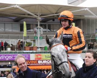 Sandown Park 05 Feb 2011 m r.jpg