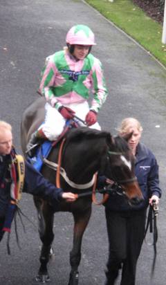 Ascot 21 Nov 09 f red.jpg