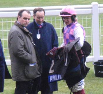 Ascot 21 Nov 09 l red.jpg