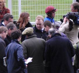 Ascot 22 Jan 2011 walkon t r.jpg