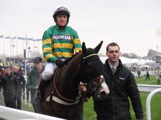 n race 2 3rd placed Apple's Shakira.jpg