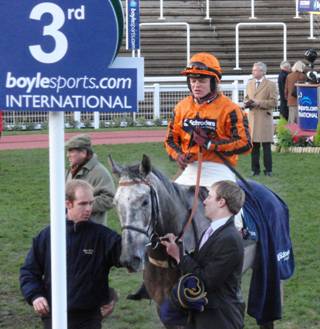 Cheltenham 12 Dec 09 i red.jpg