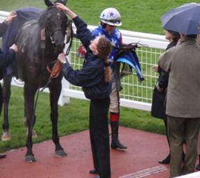 Cheltenham 16 Apr 09 red e.jpg