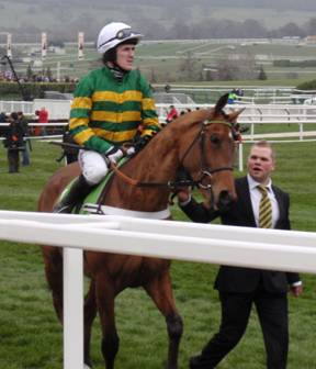 race 4 binocular r.jpg