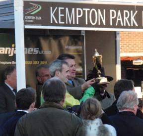 Kempton Park 26 Dec 08 red 13.jpg