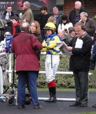 Kempton Park 26 Feb 2011 h r.jpg