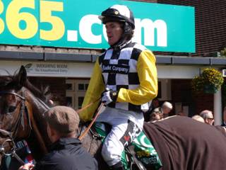 Sandown Park 25 Apr 09 red f.jpg