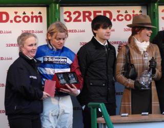 Sandown 08 Jan 2011 v r.jpg