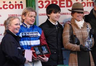 Sandown 08 Jan 2011 y r.jpg