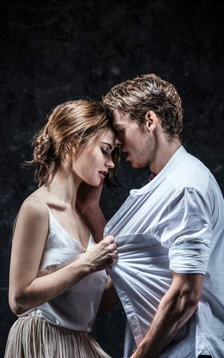 http://richard-madden.com/photos/albums/theatre/2016%20Romeo%20and%20Juliet/Promotional%20Images/rj_promoimages_002.jpg