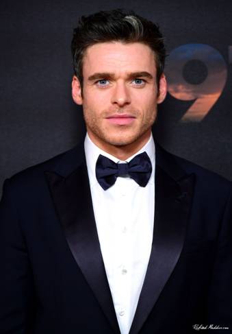 https://richard-madden.com/photos/albums/appearances/2019/20191204-1917WorldPremiereAndRoyalPerformance-London/043.jpg