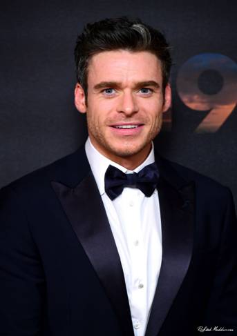 https://richard-madden.com/photos/albums/appearances/2019/20191204-1917WorldPremiereAndRoyalPerformance-London/046.jpg