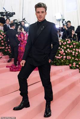 Smart:&nbsp;Richard Madden, 32, kept up his suave persona whilst gracing the red carpet at the Met Gala 2019 at the Metropolitan Museum of Art in New York on Monday