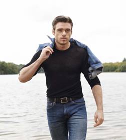 https://harpersbazaar.uol.com.br/wp-content/uploads/2021/08/richard-madden-20190930_CK_GB_Shot_02_0710_v1_F-915x1024.jpg